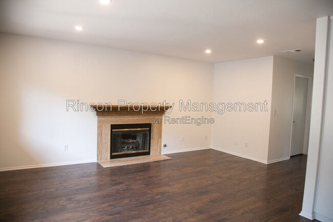Foto del edificio - 584 Doyle Ln