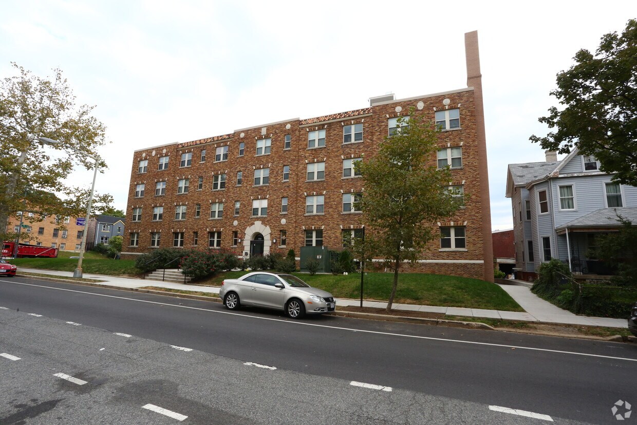 Primary Photo - 1831 2nd St NE