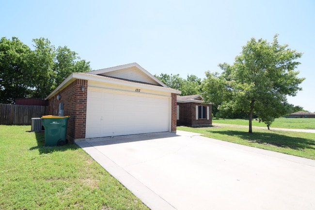 Building Photo - 1717 Liberty Hill Dr