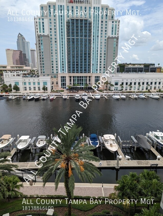 Foto principal - ParkCrest Harbor Island 2 bedroom 2 bath o...