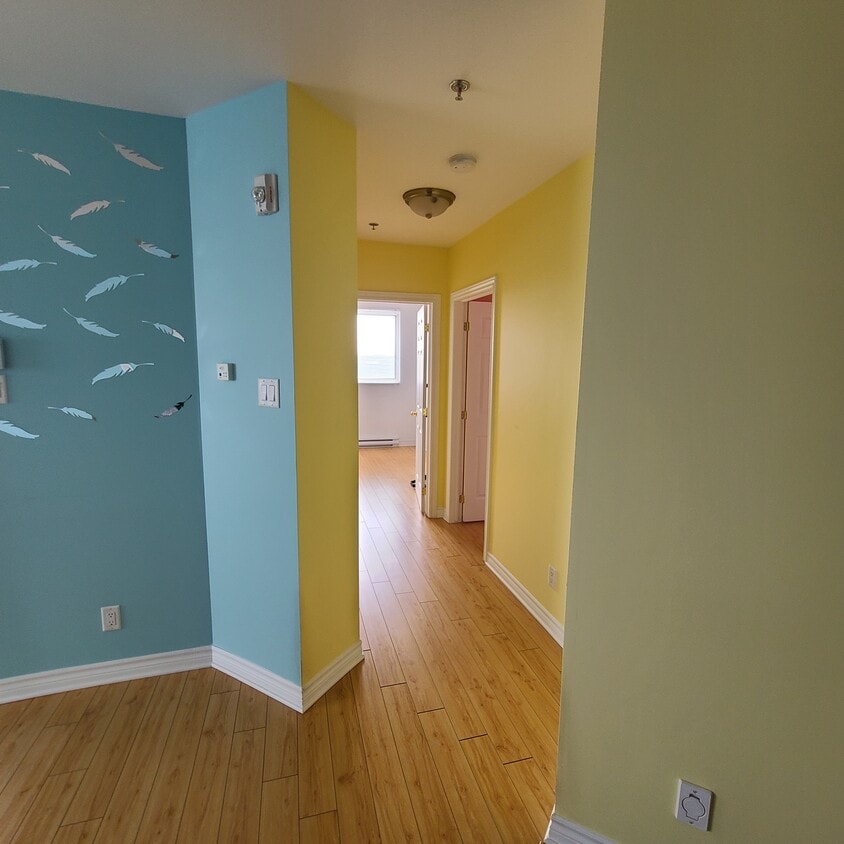 Two Private rooms w walk-in closets - 1305 Boul Des Laurentides