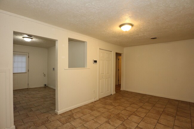 Foto del edificio - 3 Bedroom Arlington Woods Home!