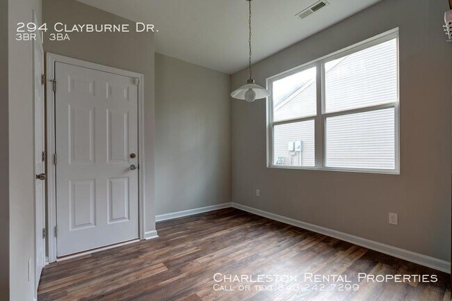 Foto del edificio - 294 Clayburne Dr