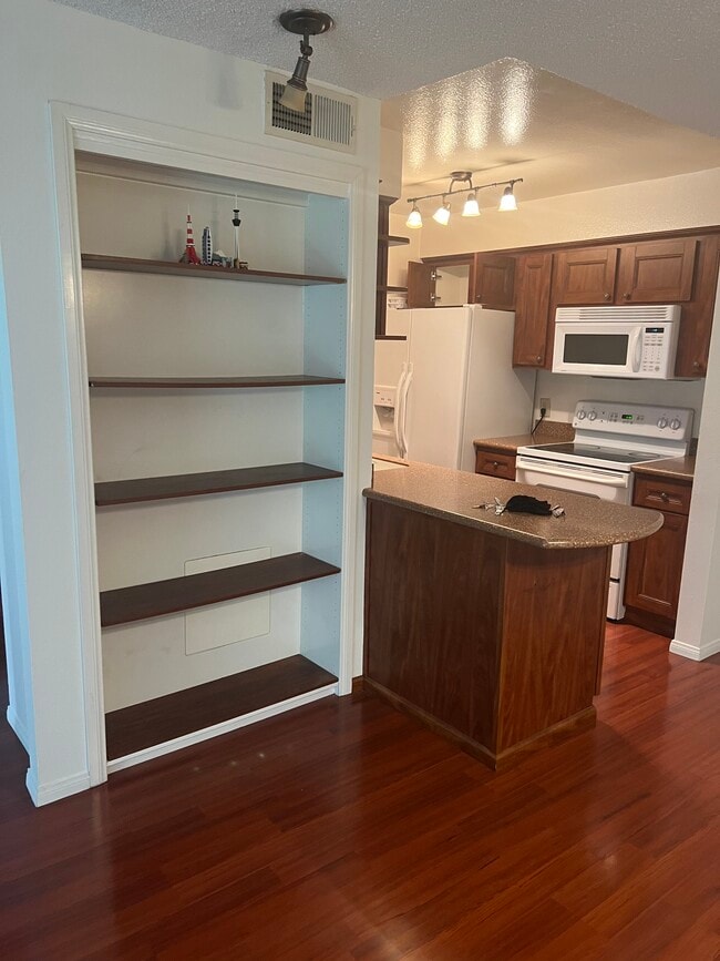 Building Photo - 5120 Raintree Cir