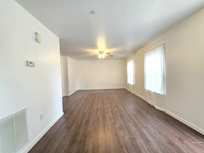 Building Photo - 1011 Granite Ct