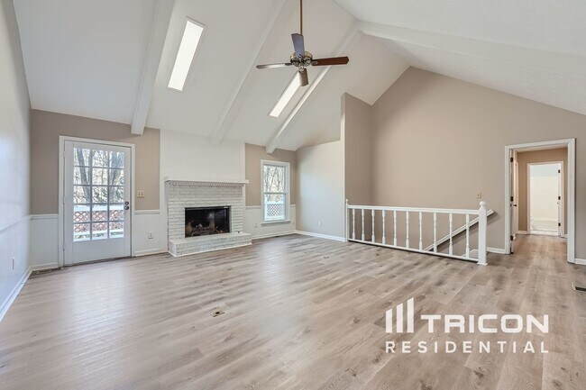 Building Photo - 1366 Oleander Dr SW
