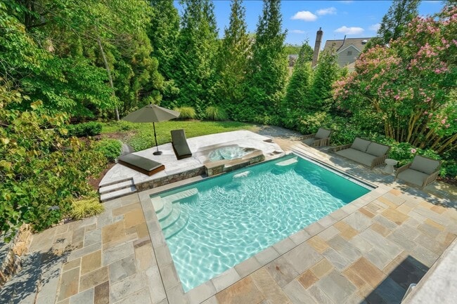Foto del edificio - 1404 Coventry Ln