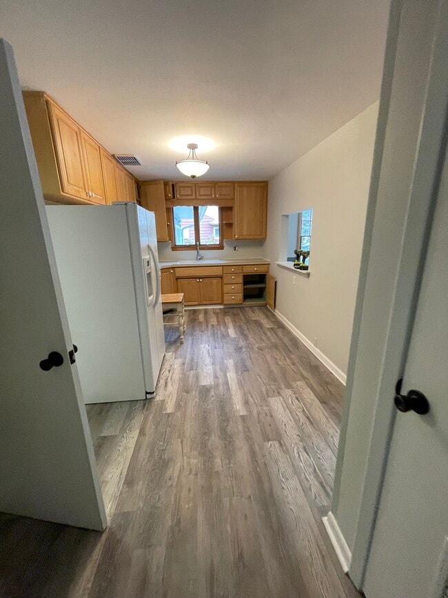 Building Photo - 532 Capitol Dr