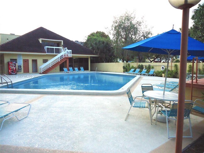 Foto del edificio - 7730 Camino Real