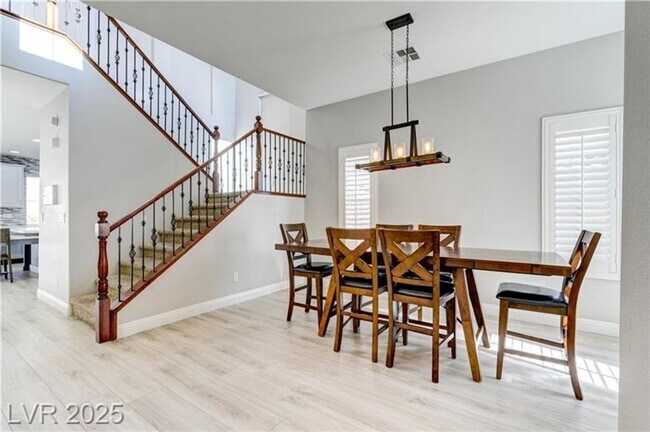 Building Photo - Stunning Home in Gated Community ~ Paseos ...