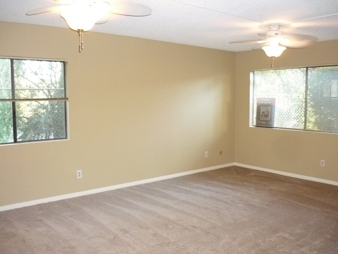 Foto principal - Secluded Corner Unit Condo!