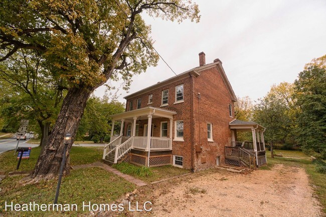 Building Photo - 4 br, 2.5 bath House - 303 King Street
