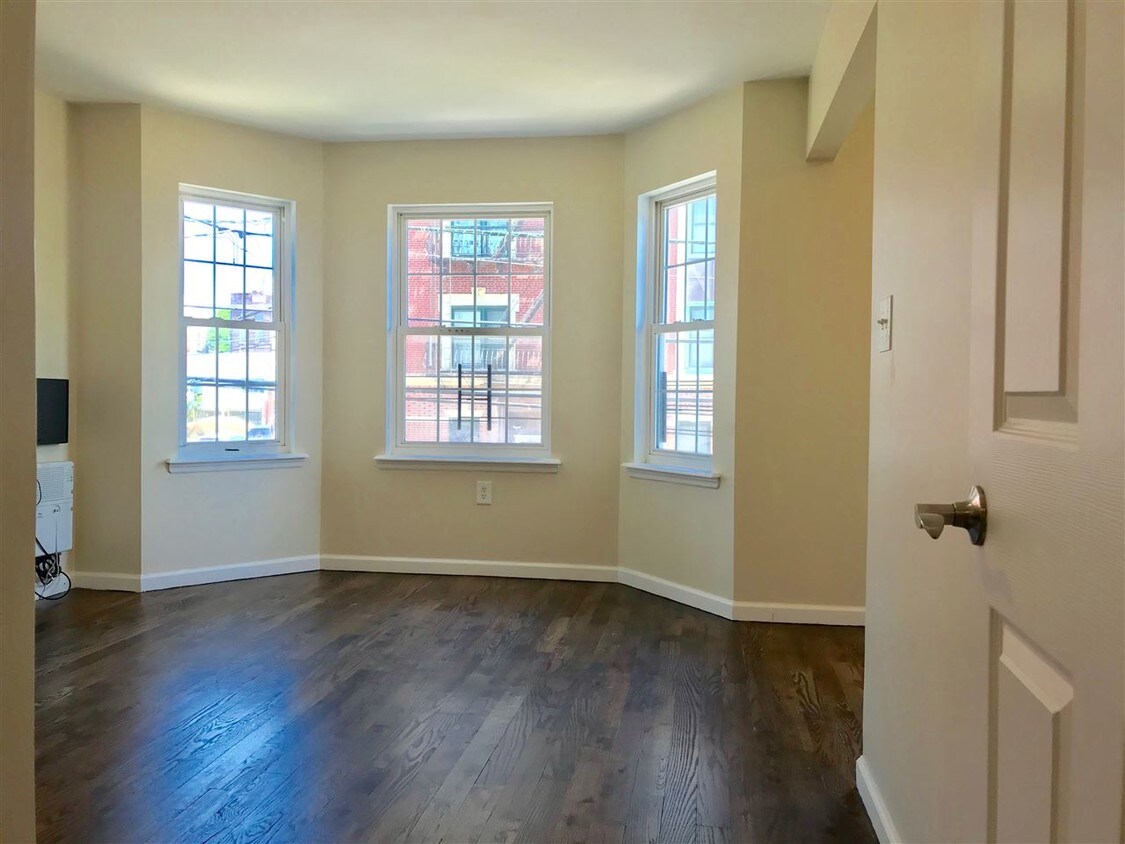 Primary Photo - 609 Bramhall Ave