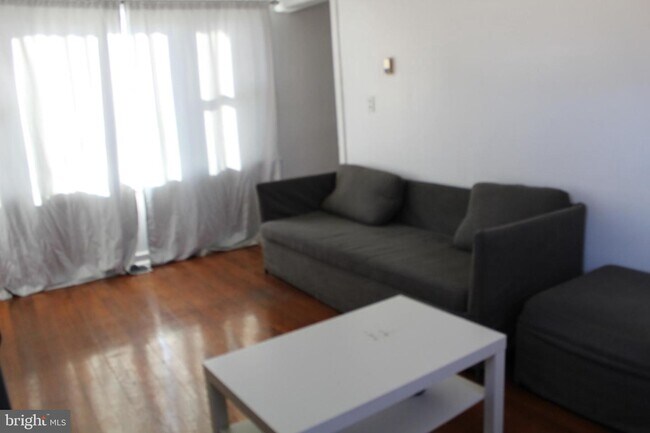 Foto del edificio - 10 Caldwell Pl
