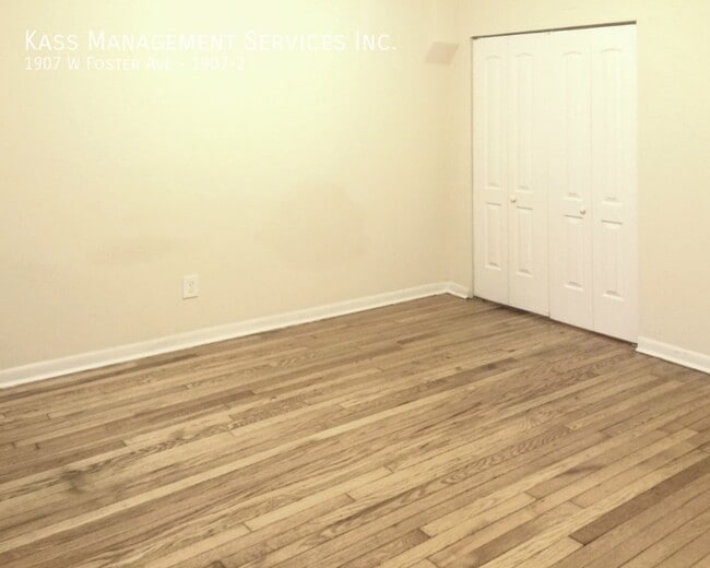 Building Photo - Fantastic 1 bed  - Hardwood Floors - Laund...