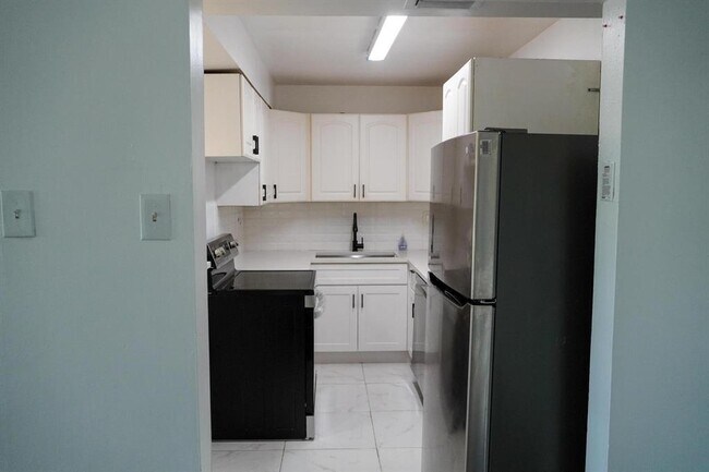 Foto del edificio - 3710 N Pine Island Rd