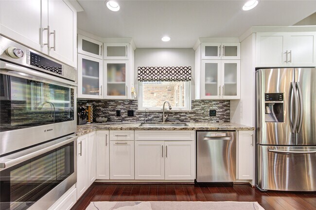 Foto del edificio - 15739 Fleetwood Oaks Dr