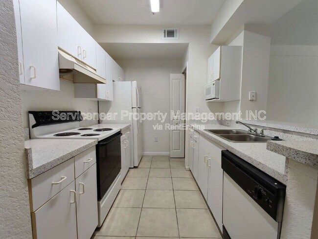 Foto del edificio - 17104 Carrington Park Dr