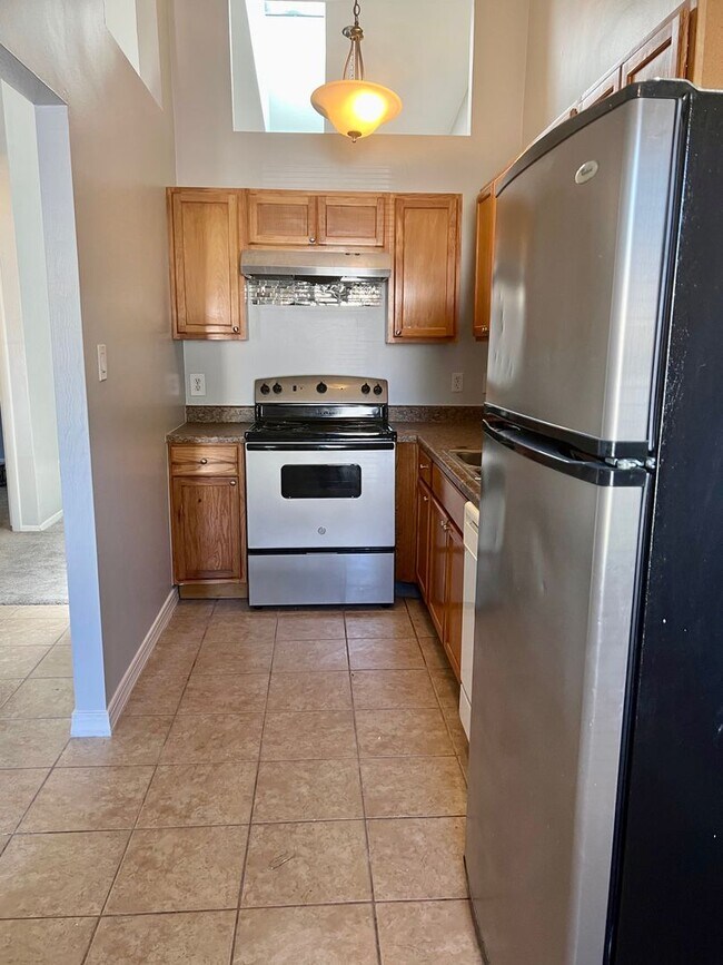 Foto del edificio - 3BR/ 2BA Townhouse - Close to Town center!...