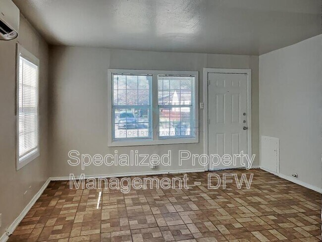 Building Photo - 4530 Collins Ave