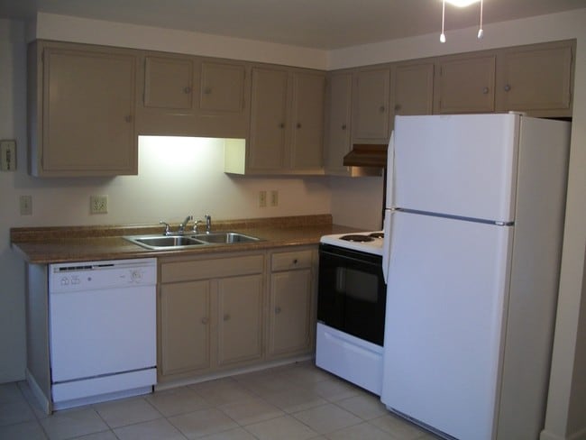 Updated eat-in kitchen. - 206 Chateau Ln