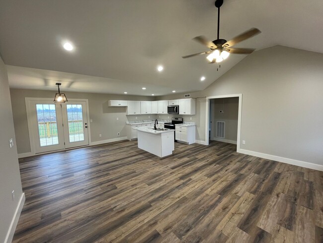 Foto del edificio - 3 Bed 2 Bath House in Elkton