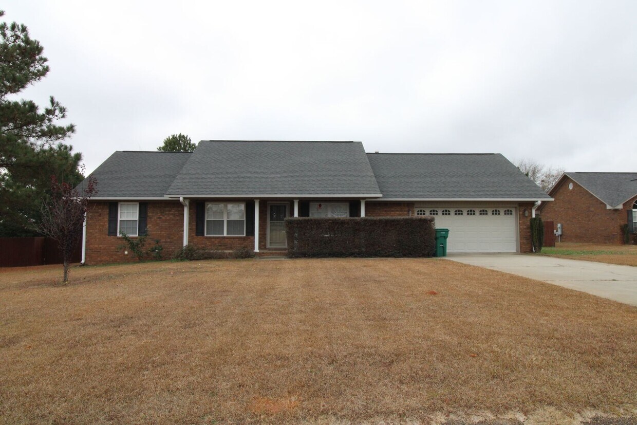 Primary Photo - Popular Linwood Plantation - 3/2, huge fen...