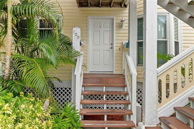Front door - 10399 Paradise Blvd