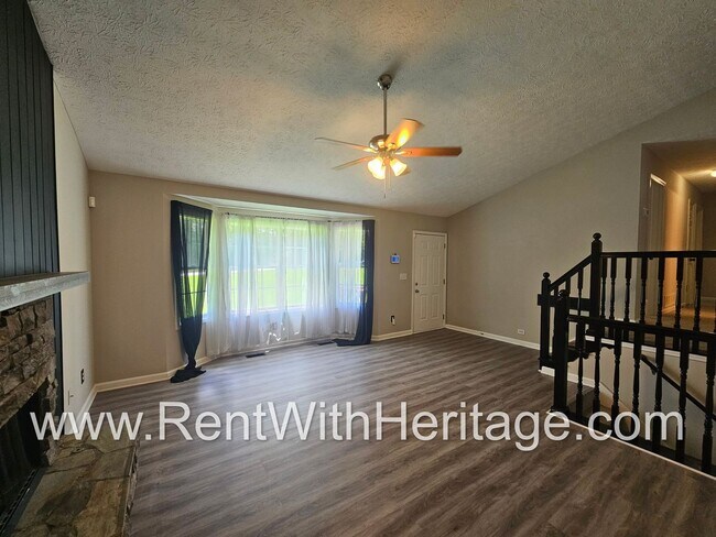 Foto del edificio - Amazing 3 Bedroom/ 2 Bath Home / Bonus Roo...