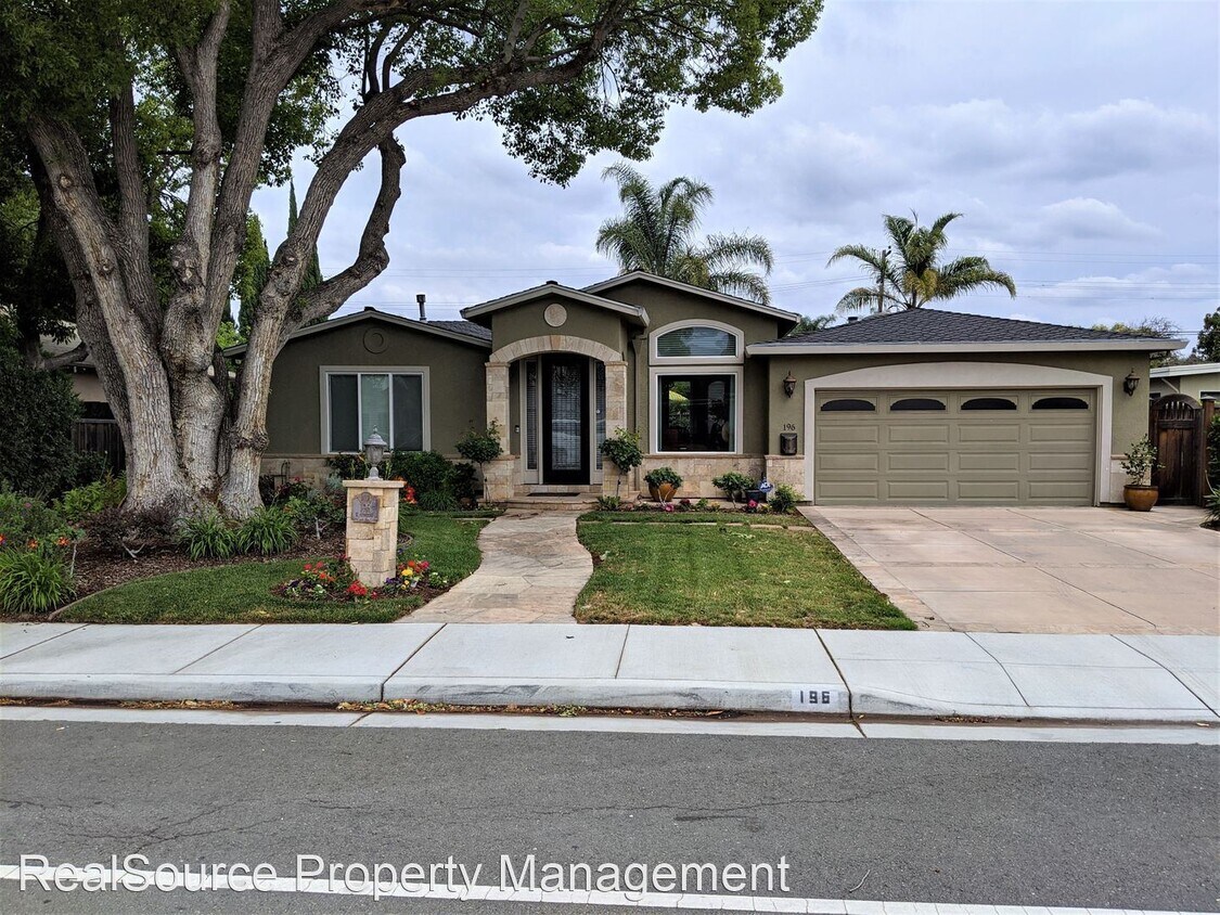 Primary Photo - 5 br, 3 bath House - 196 N. Cypress Avenue