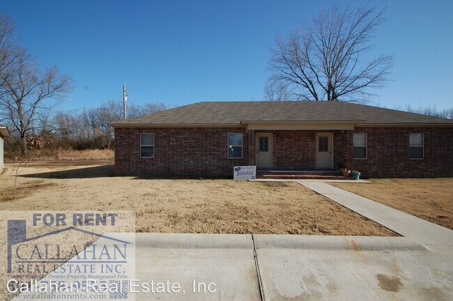 Building Photo - 3 br, 1.5 bath House - 10 Davis Court