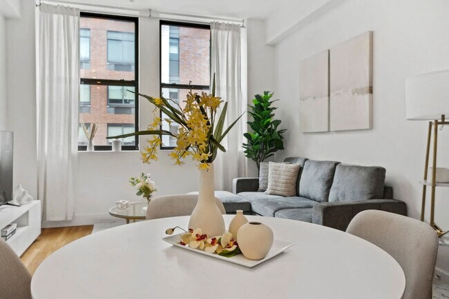 Building Photo - 517 W 45th St