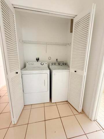 Building Photo - 2645 Country Golf Dr