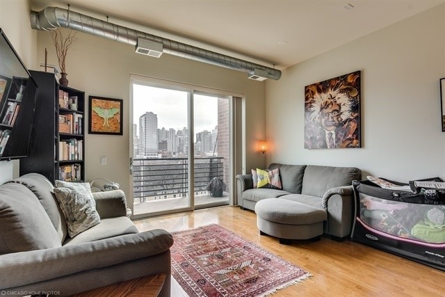 Building Photo - 873 N Larrabee St