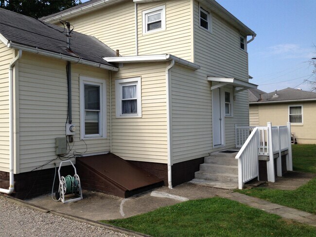 Building Photo - 302 W Union St