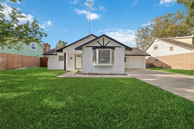 Building Photo - 9114 Mahoning Dr