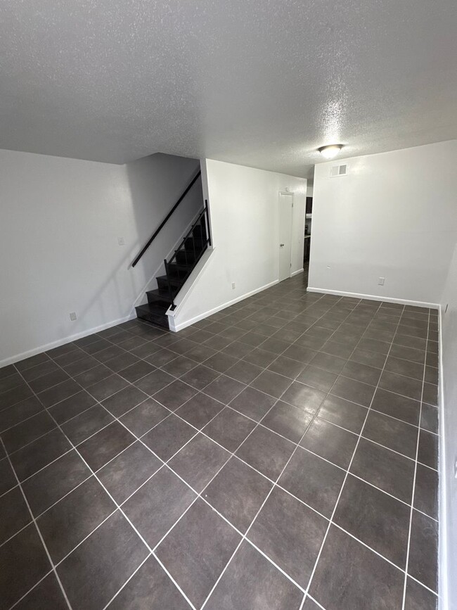 Building Photo - 1021 Talbot Ave