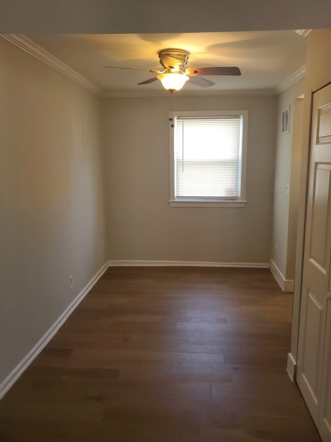 Dining Room - 2808 Iverson St