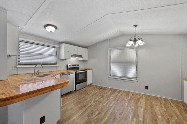 Foto del edificio - 6516 Blue Water Ct