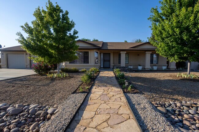 Building Photo - 7313 E Wren Dr