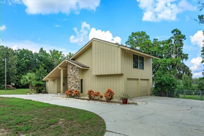 Building Photo - Serene Country Living with Lake Views on 1...