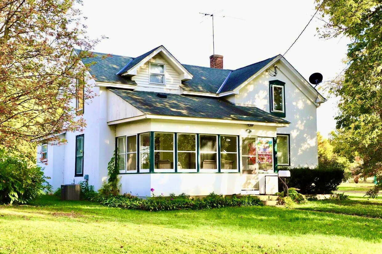 711 Washington St, Northfield, MN 55057 House for Rent in Northfield