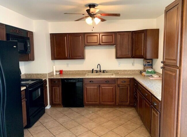 Foto del edificio - 5428 Escondido Ct