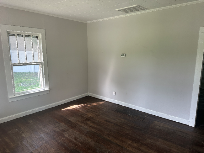 Building Photo - 211 Kern St