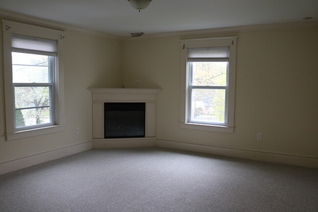 Building Photo - 55 Stow St