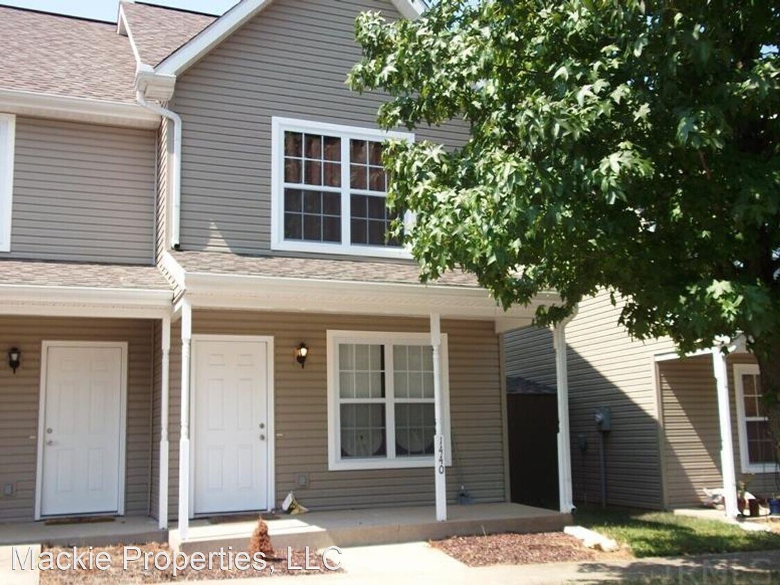 2 br, 1.5 bath House 1440 West 6th Street House Rental in