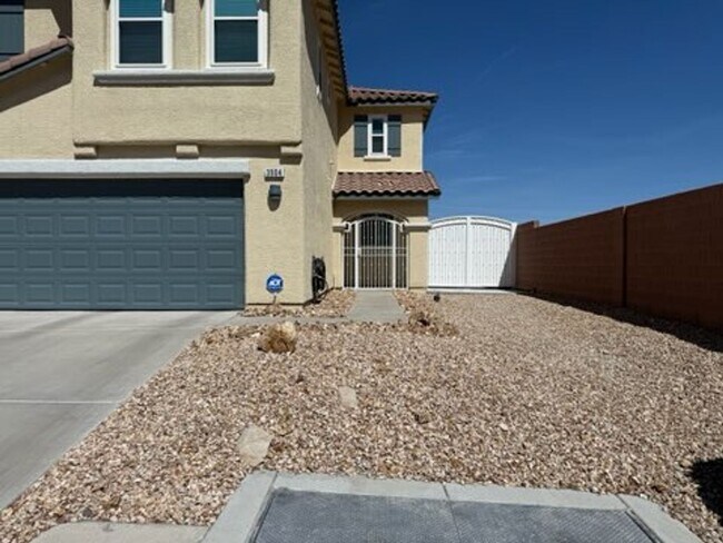 Building Photo - Spacious 4-Bedroom Home with Loft, Views &...