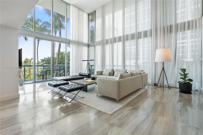 Foto del edificio - 6899 Collins Ave