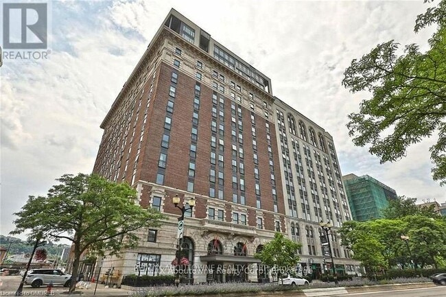 Building Photo - 118 King St E