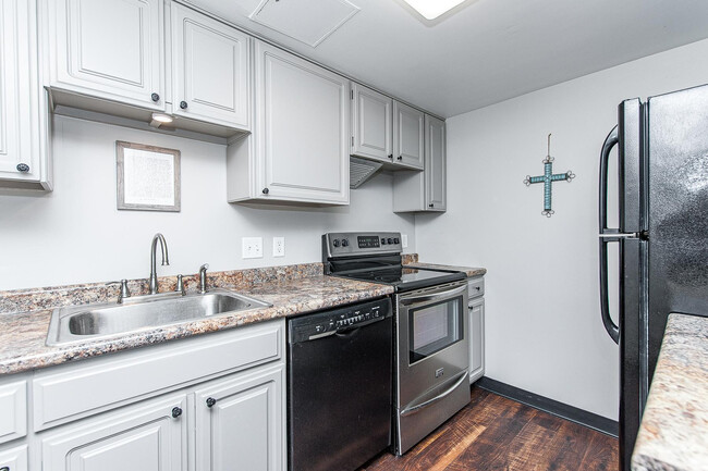 Building Photo - 207 5th Ave SW
